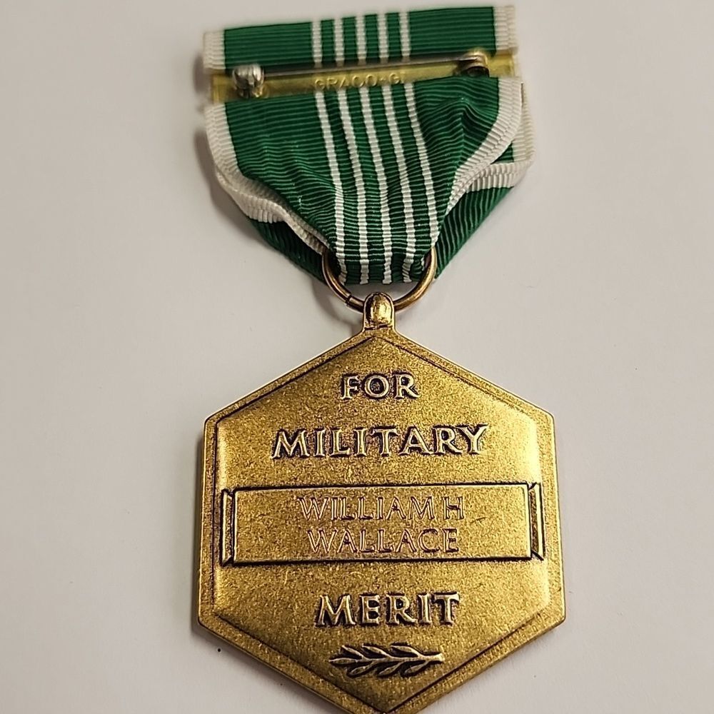 NAMED U.S. ARMY COMMENDATION MEDAL WILLIAM H WALLACE CRIMP BROOCH - Picture 2 of 3